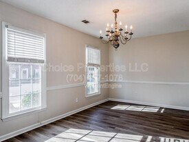 8358 Knights Bridge Rd in Charlotte, NC - Building Photo