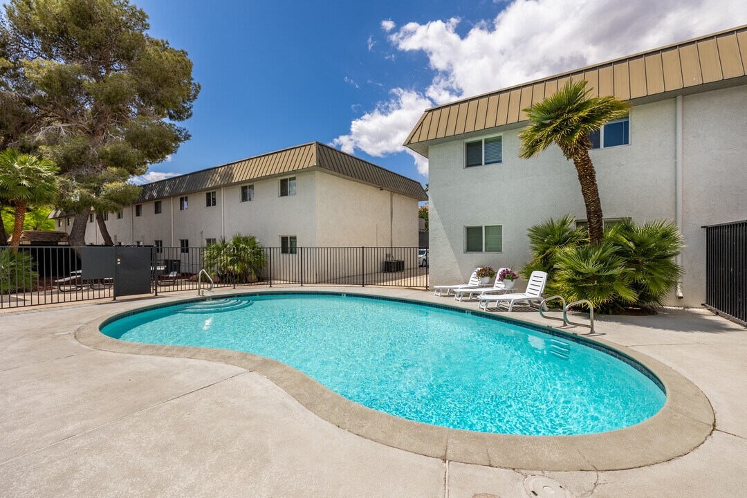 Red Rock Cove-Newly Renovated Apartment Homes in Las Vegas, NV - Foto de edificio