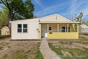 2065 Johanna Ave SW in Wyoming, MI - Building Photo