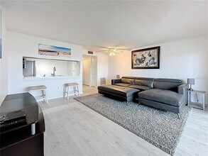 106 1st St E in Tierra Verde, FL - Building Photo - Building Photo