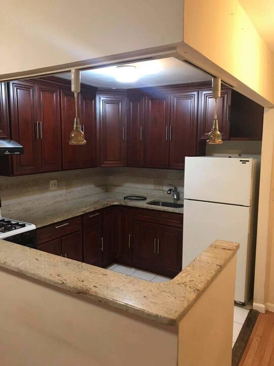 162-02 71st Ave in Queens, NY - Building Photo