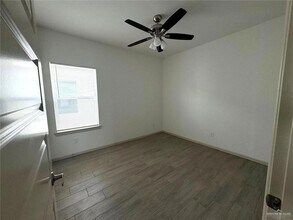 7702 N 58th Ln, Unit 2 in Mission, TX - Building Photo - Building Photo