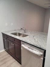 4013 Dream Oak Pl in Tampa, FL - Foto de edificio - Building Photo