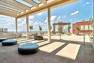 600 12th Ave S in Nashville, TN - Foto de edificio - Building Photo