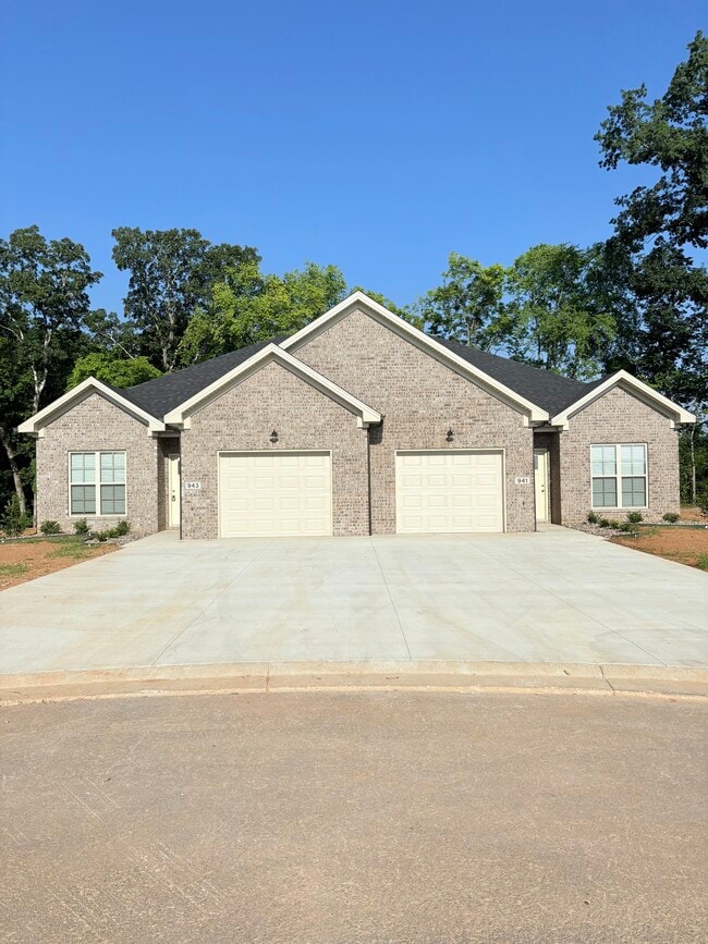 property at 943 Rodeo Ln
