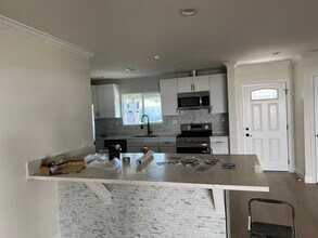 10915 Whitaker Ave in Los Angeles, CA - Building Photo - Building Photo