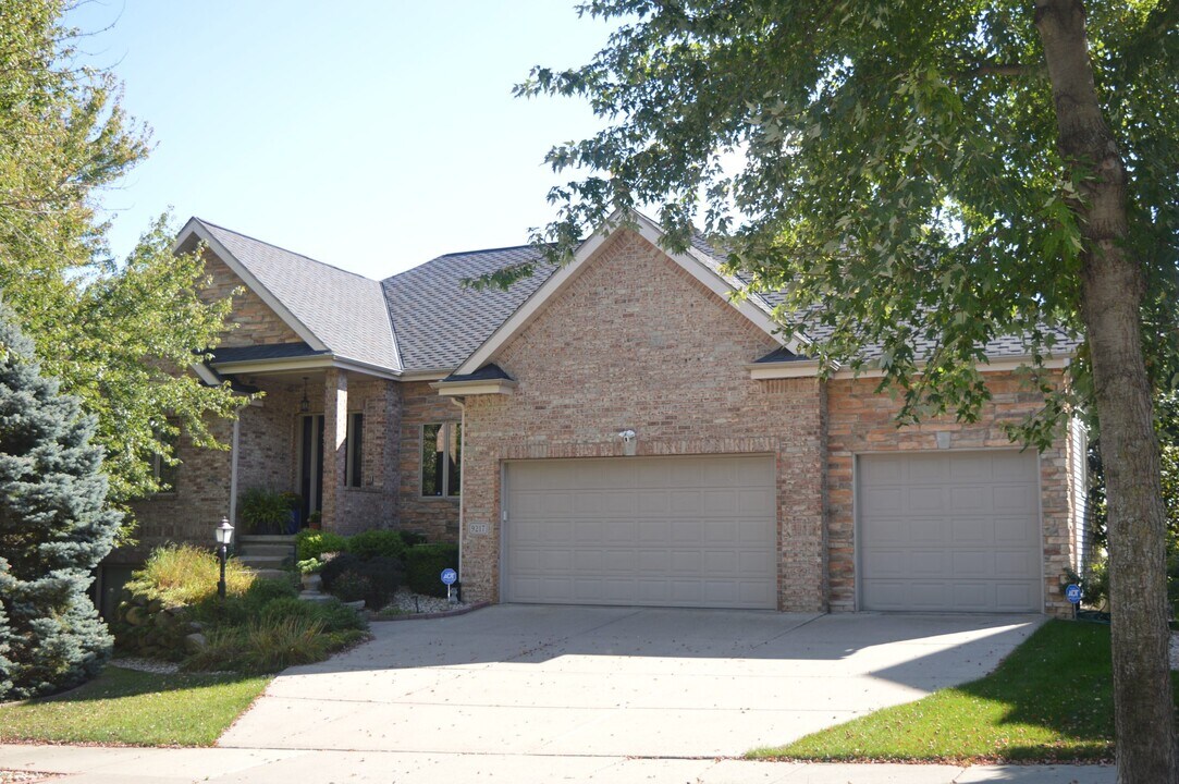 9217 Bear Claw Way in Madison, WI - Building Photo