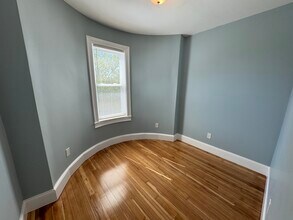 29 Cameron Ave, Unit 3 in Somerville, MA - Building Photo - Building Photo