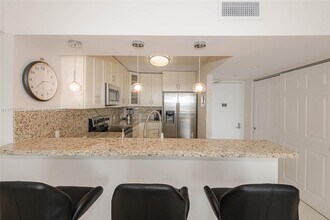 20335 W Country Club Dr, Unit 909 in Aventura, FL - Foto de edificio - Building Photo
