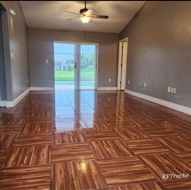 523 Eagle Point N in Kissimmee, FL - Building Photo - Building Photo
