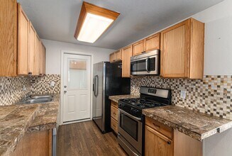 3110 W Bear Creek Dr in Sheridan, CO - Building Photo - Building Photo