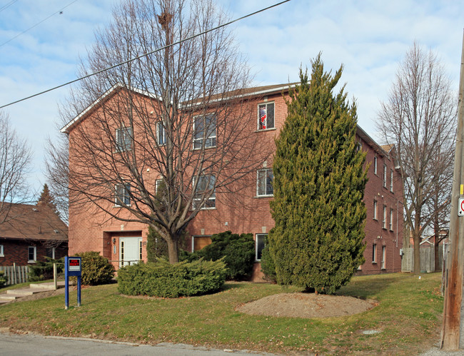 30 Avenue St in Oshawa, ON - Building Photo - Building Photo