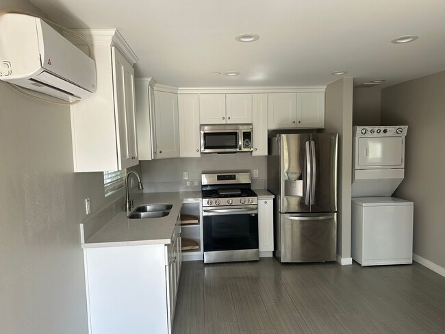 14676 Saddlepeak Dr in Fontana, CA - Building Photo - Building Photo