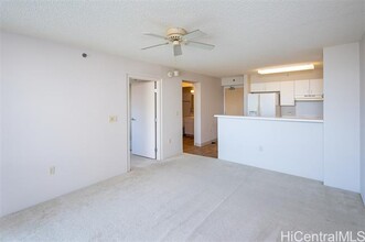 3009 Ala Makahala Pl in Honolulu, HI - Building Photo - Building Photo