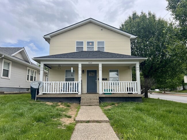 402 Woodrow Ave, Unit Downstairs