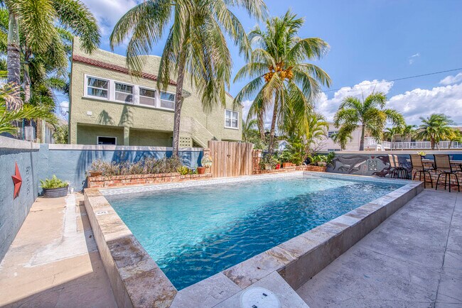 130 Ocean Breeze in Lake Worth Beach, FL - Building Photo - Building Photo