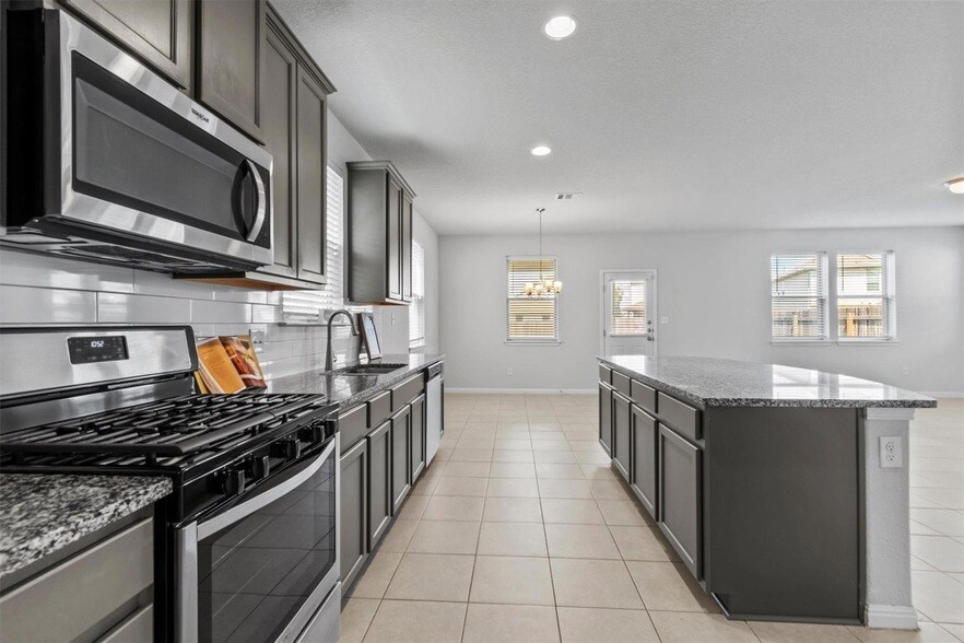520 Betty Ann Wy, Unit 713 in Leander, TX - Building Photo