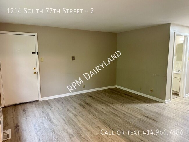 1214 S 77th St in West Allis, WI - Building Photo - Building Photo