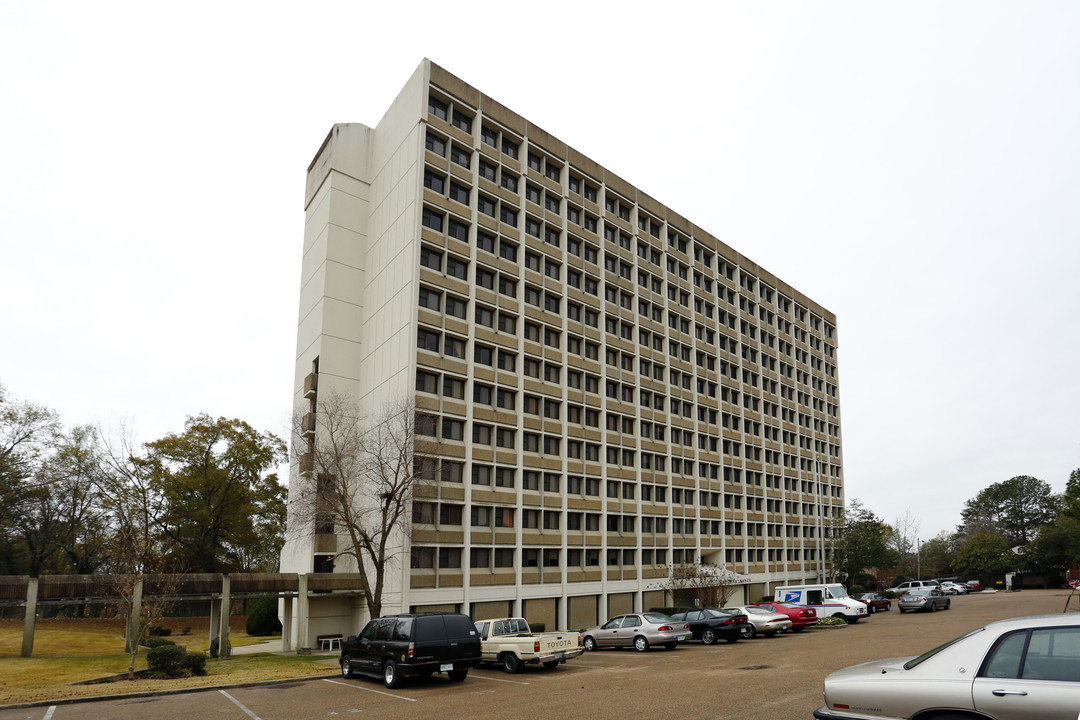 Madonna Manor Apartments in Jackson, MS - Foto de edificio