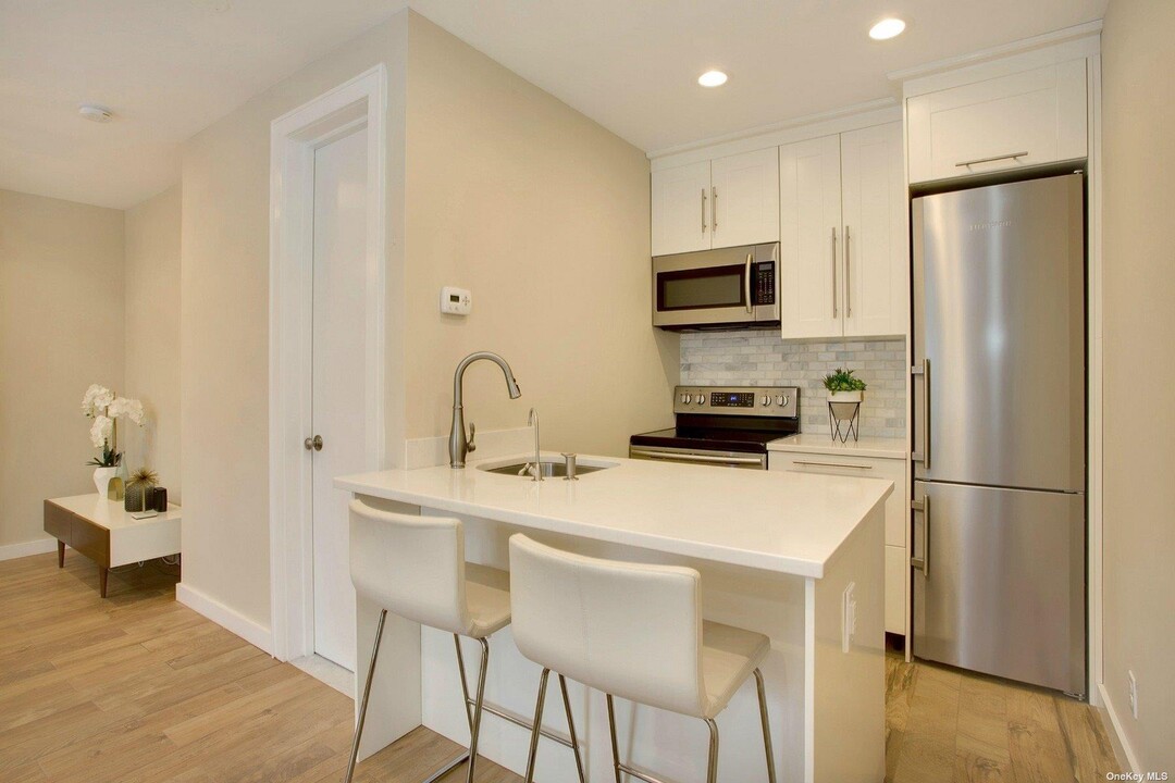 14 Crossman Pl in Huntington, NY - Building Photo
