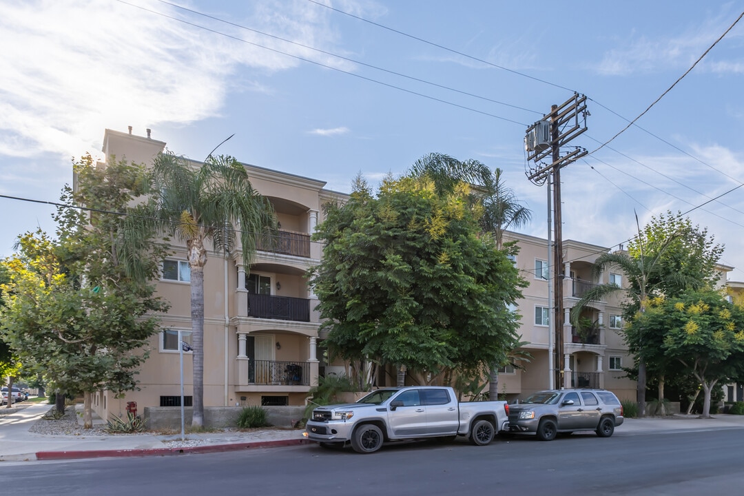 5305 Bellingham Ave, Unit 103 in Valley Village, CA - Building Photo