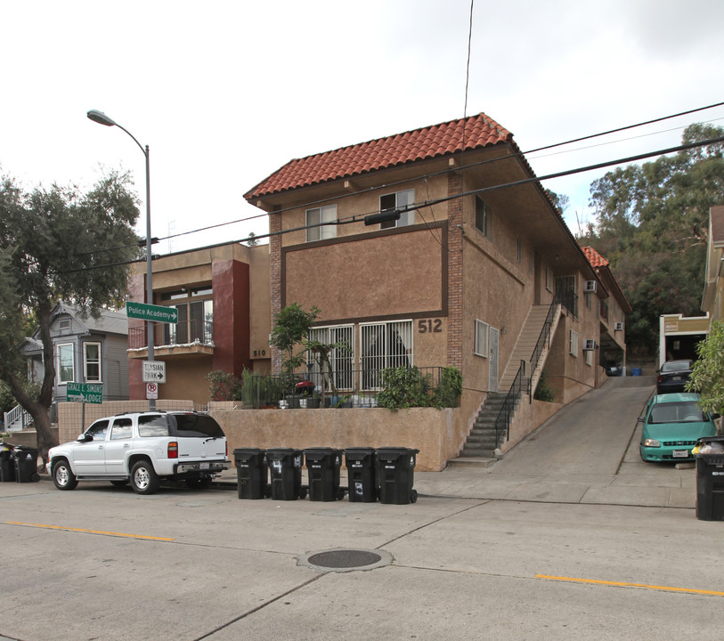 512 Solano Ave in Los Angeles, CA - Foto de edificio