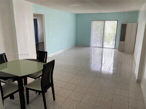 1900 Diana Dr in Hallandale Beach, FL - Building Photo - Building Photo