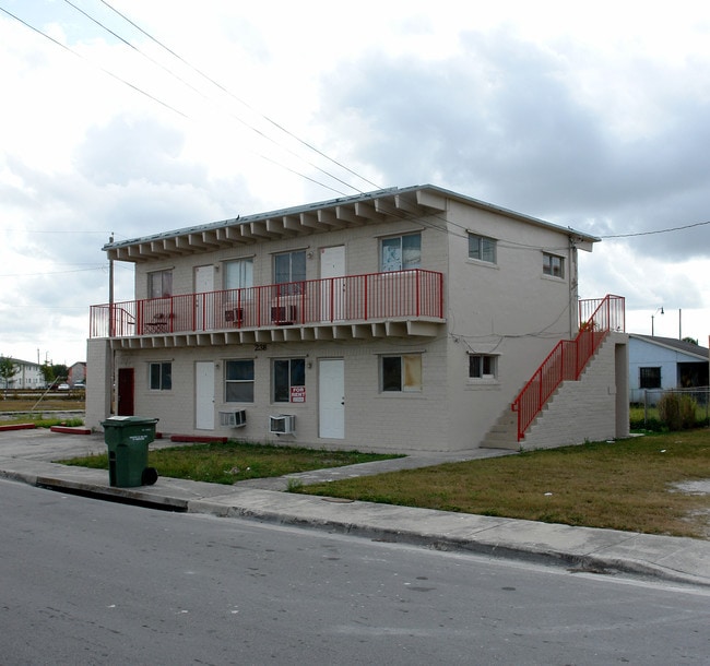 238 SW 5th St in Homestead, FL - Building Photo - Building Photo