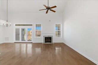 1304 Garden Wall Cir in Reston, VA - Building Photo - Building Photo