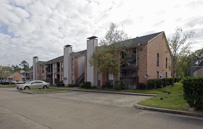 Pine Hollow Apartments in Cleveland, TX - Foto de edificio - Building Photo