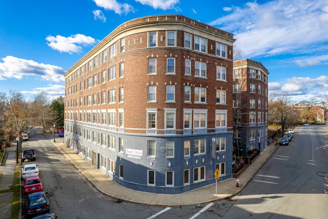 The Roosevelt Apartments in New Bedford, MA - Foto de edificio