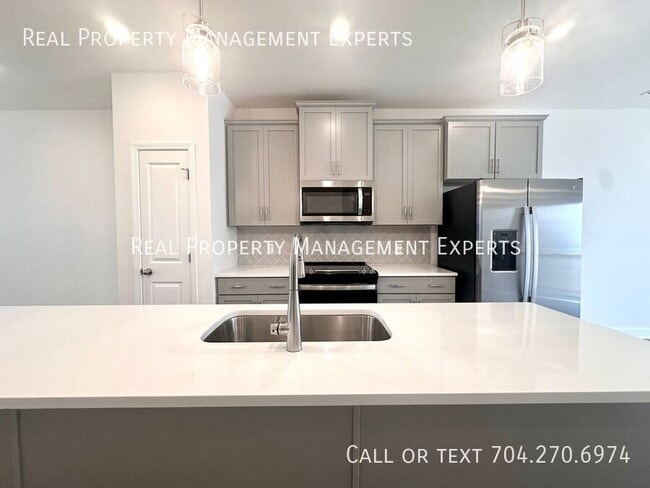 5008 Layman Dr in Charlotte, NC - Building Photo - Building Photo