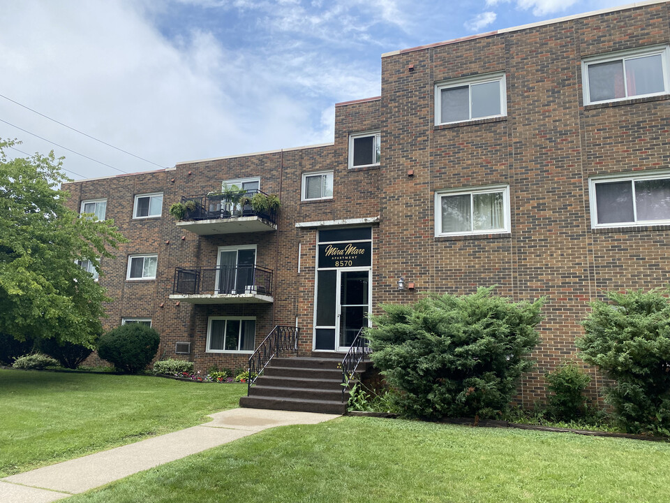 Mira Mare Apartments in Windsor, ON - Foto de edificio