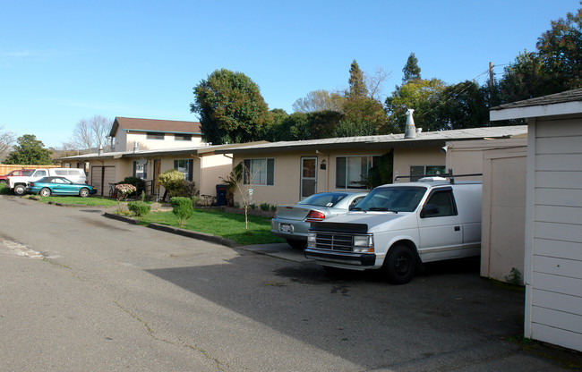 1870 West Ave in Santa Rosa, CA - Building Photo - Building Photo