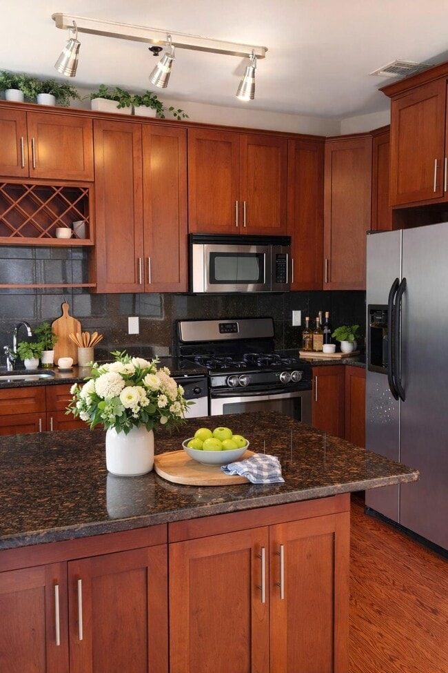 136 41st St in Union City, NJ - Building Photo - Building Photo