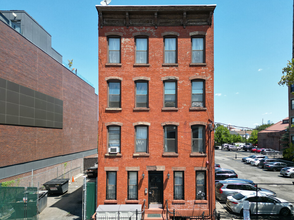 194 Wayne St in Jersey City, NJ - Building Photo