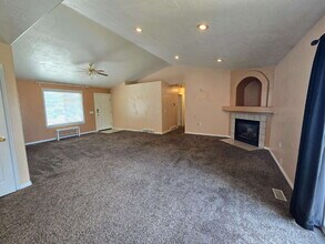 6864 Caroleen Park Cir in West Valley City, UT - Building Photo - Building Photo