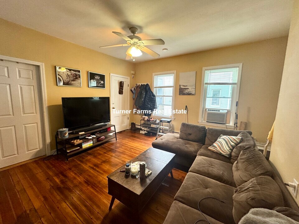 20 Bristol St, Unit 2 in East Cambridge, MA - Building Photo