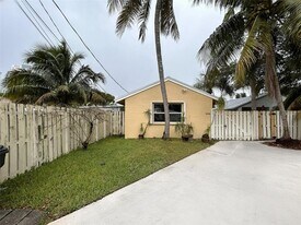 1644 Jackson St in Hollywood, FL - Building Photo