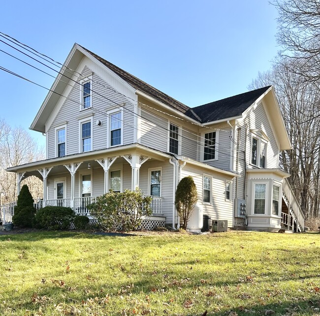 44 Falls Rd, Unit 1A in East Haddam, CT - Building Photo - Building Photo