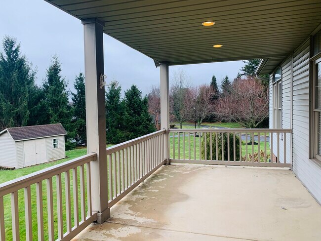 2014 E Main St in Louisville, OH - Foto de edificio - Building Photo