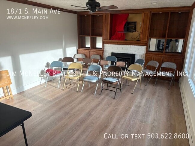 1871 S Main Ave in Warrenton, OR - Building Photo - Building Photo