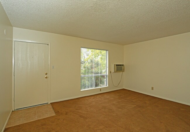 Lincoln Place in Albuquerque, NM - Building Photo - Interior Photo