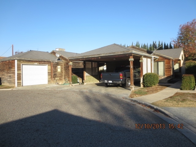 1100-1142 S Liberty St in Visalia, CA - Building Photo