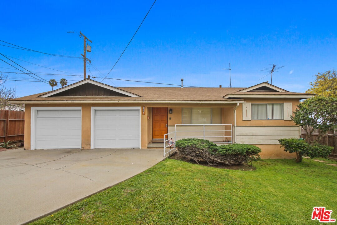 122 E 64th Pl in Inglewood, CA - Building Photo