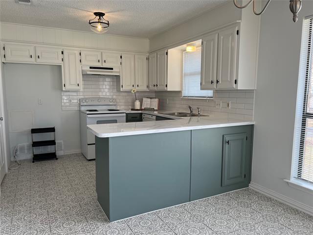 property at 202 S Sendero Dr