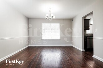 7262 Tascosa Dr in Flowery Branch, GA - Foto de edificio - Building Photo