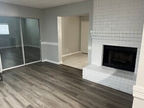 4030 Green Crest Dr in Houston, TX - Building Photo - Building Photo