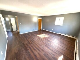 330 Olive Ave in Horsham, PA - Building Photo