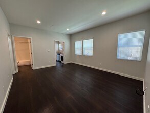 374 41st St, Unit 2 in Oakland, CA - Foto de edificio - Building Photo